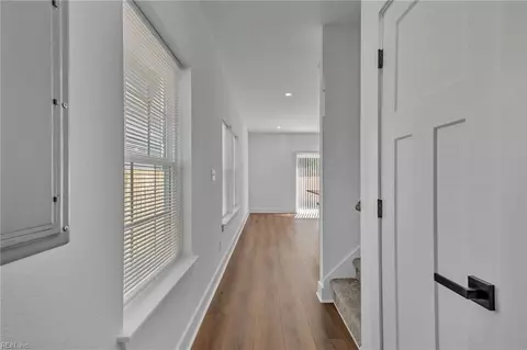 Entry Way - 633 Homestead Ave, Hampton, VA 23661 photo 2 of 6