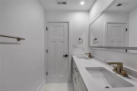 Bath - 633 Homestead Ave, Hampton, VA 23661 photo 6 of 6