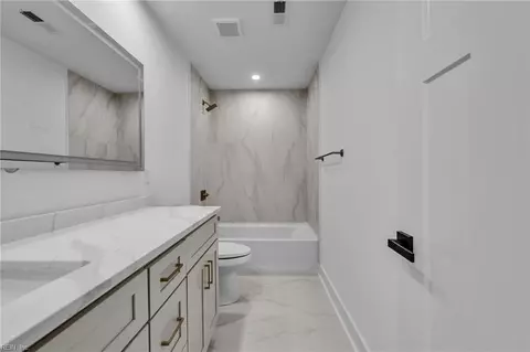 Bath - 633 Homestead Ave, Hampton, VA 23661 photo 4 of 6