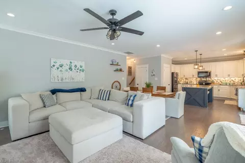 3840 Hunter Ln, Hayes, VA 23072