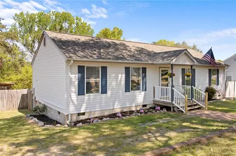 7437 Camp Okee Dr, Gloucester, VA 23061