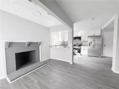 Living - 4 Edith Key St, Hampton, VA 23666 photo 2 of 4