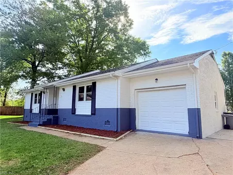 Exterior - 4 Edith Key St, Hampton, VA 23666 photo 2 of 5