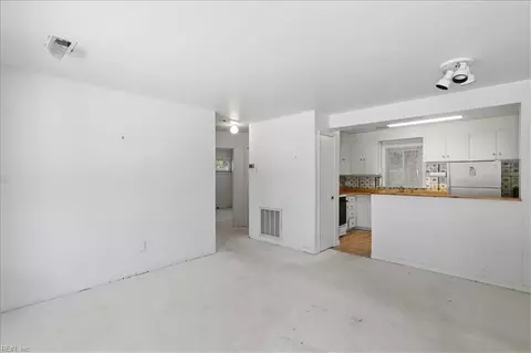Living - 54 N Willard Ave, Hampton, VA 23663 photo 6 of 7