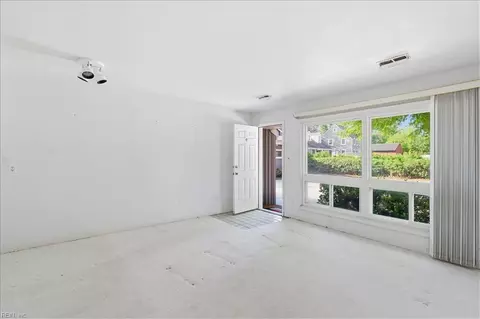 Living - 54 N Willard Ave, Hampton, VA 23663 photo 7 of 7