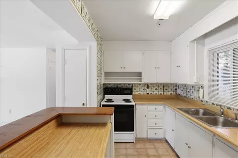Kitchen - 54 N Willard Ave, Hampton, VA 23663 photo 4 of 4
