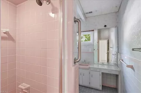 Bath - 54 N Willard Ave, Hampton, VA 23663 photo 1 of 3
