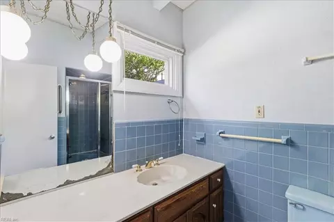 Bath - 54 N Willard Ave, Hampton, VA 23663 photo 2 of 3