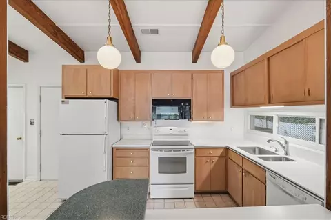 Kitchen - 54 N Willard Ave, Hampton, VA 23663 photo 1 of 4