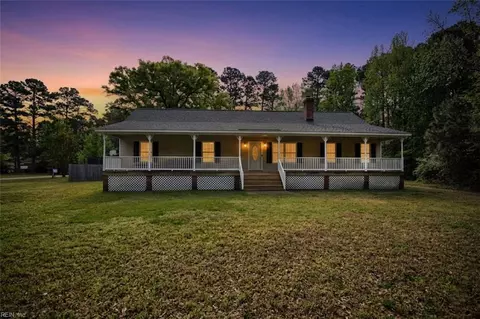 12127 Elizabeth Curtis Ln, Gloucester, VA 23061