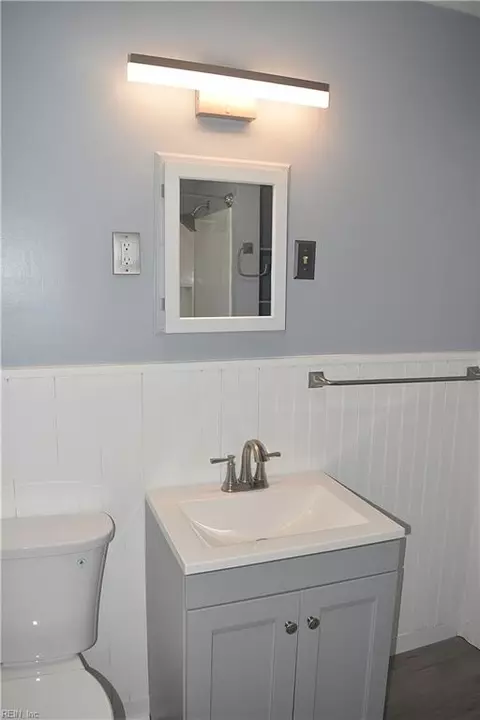 Bath - 1517 Slater Ave, Hampton, VA 23664 photo 1 of 3
