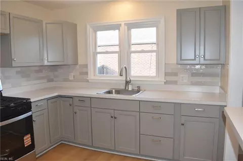 Kitchen - 1517 Slater Ave, Hampton, VA 23664 photo 4 of 5