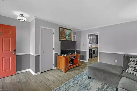 Entry Way - 45 Philmont Dr, Hampton, VA 23666 photo 2 of 2