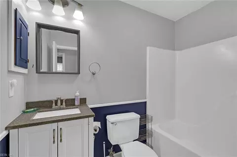 Bath - 45 Philmont Dr, Hampton, VA 23666 photo 2 of 2