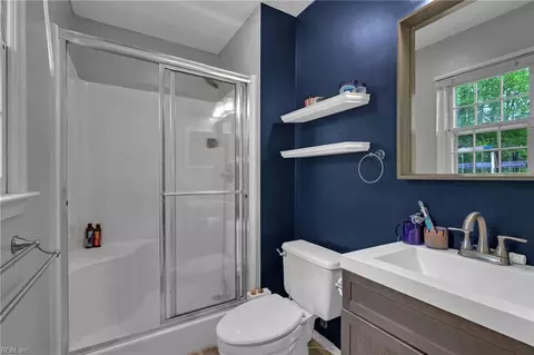 Bath - 45 Philmont Dr, Hampton, VA 23666 photo 1 of 2