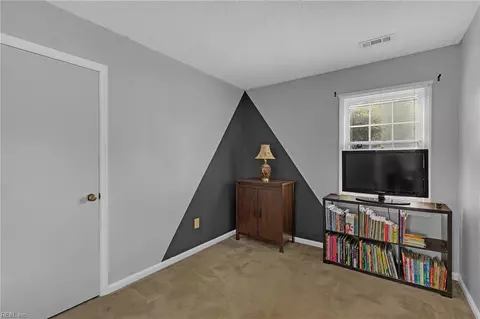 Bedroom - 45 Philmont Dr, Hampton, VA 23666 photo 1 of 7
