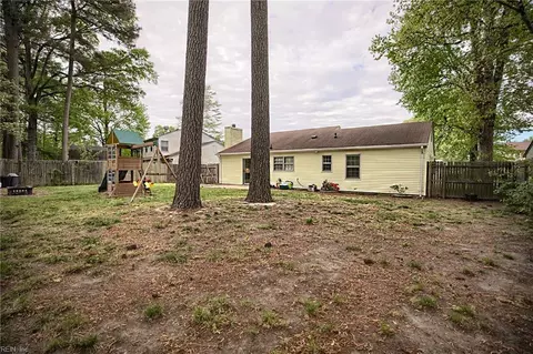 Exterior - 45 Philmont Dr, Hampton, VA 23666 photo 5 of 6