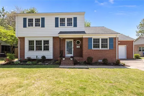 15 Bosch Ln, Newport News, VA 23606