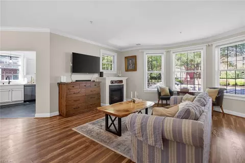 Living - 435 E Freemason St #1B, Norfolk, VA 23510 photo 1 of 2
