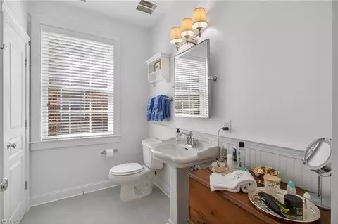 Bath - 435 E Freemason St #1B, Norfolk, VA 23510 photo 1 of 2