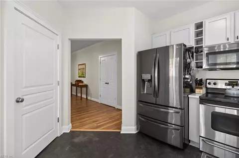 Entry Way - 435 E Freemason St #1B, Norfolk, VA 23510 photo 3 of 4