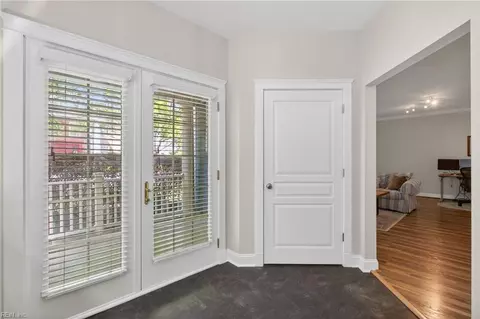 Entry Way - 435 E Freemason St #1B, Norfolk, VA 23510 photo 4 of 4