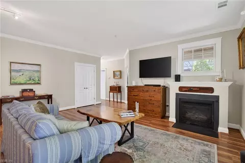 Living - 435 E Freemason St #1B, Norfolk, VA 23510 photo 2 of 2