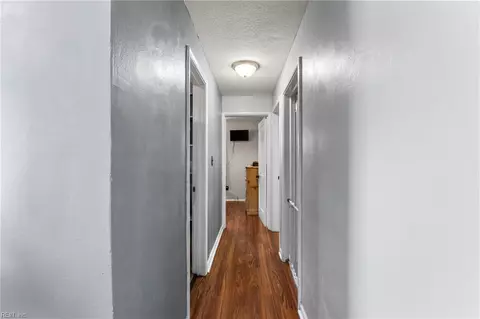 Entry Way - 131 Jordan Dr, Hampton, VA 23666 photo 2 of 2