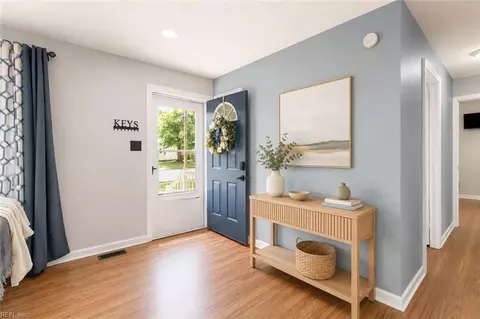 Entry Way - 131 Jordan Dr, Hampton, VA 23666 photo 1 of 2