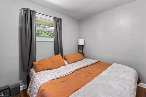 Bedroom - 131 Jordan Dr, Hampton, VA 23666 photo 2 of 5