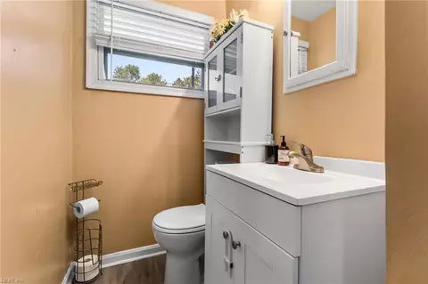 Bath - 131 Jordan Dr, Hampton, VA 23666 photo 1 of 2