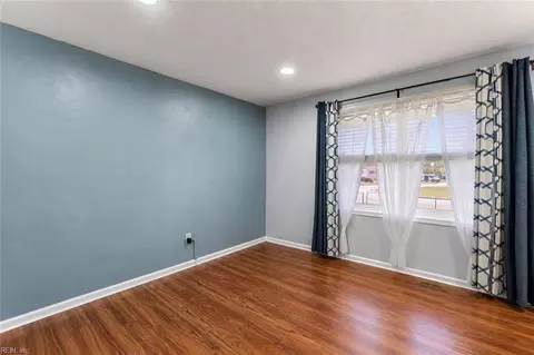 Living - 131 Jordan Dr, Hampton, VA 23666 photo 3 of 4