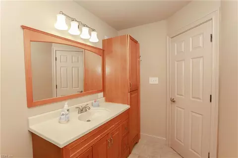 Bath - 7 Channel Ln, Hampton, VA 23664 photo 6 of 8
