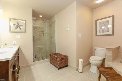 Bath - 7 Channel Ln, Hampton, VA 23664 photo 3 of 8
