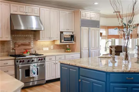 Kitchen - 7 Channel Ln, Hampton, VA 23664 photo 3 of 4