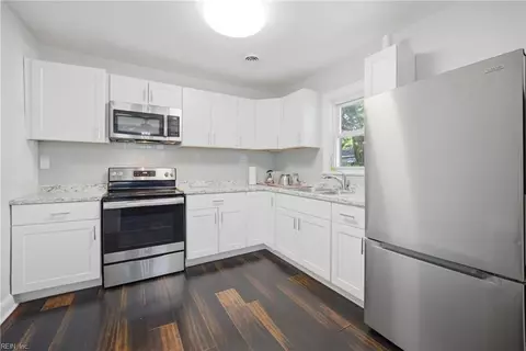 Kitchen - 1713 Bay Ave, Hampton, VA 23661 photo 1 of 2