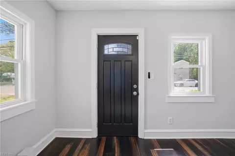 Entry Way - 1713 Bay Ave, Hampton, VA 23661 photo 1 of 1