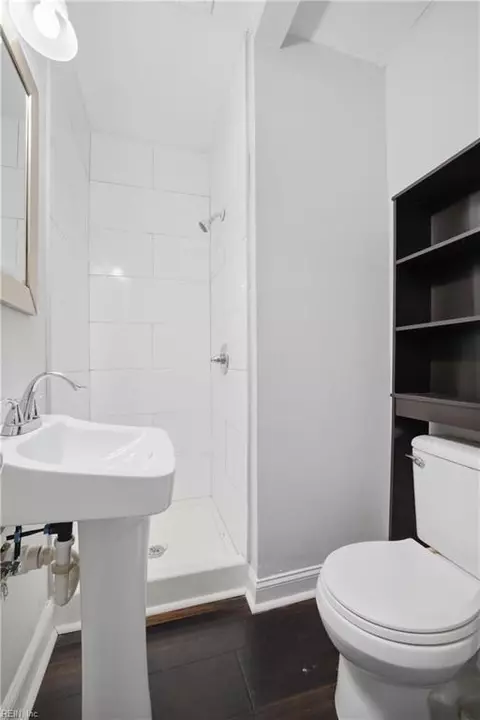Bath - 1713 Bay Ave, Hampton, VA 23661 photo 1 of 2