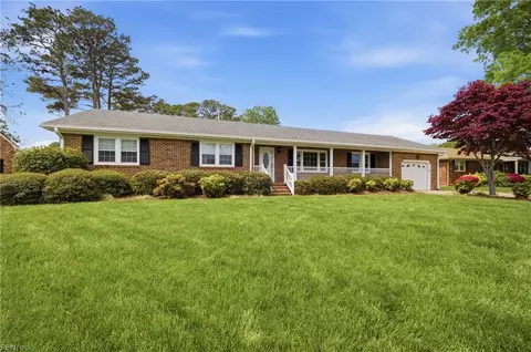 1029 Fireside Ln, Virginia Beach, VA 23464