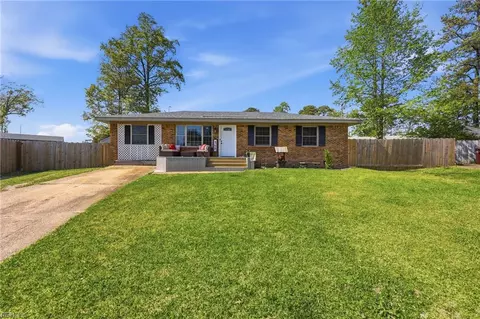 568 Trent Ave, Chesapeake, VA 23323