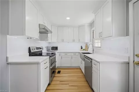 2077 Grey Fox Ln, Virginia Beach, VA 23456
