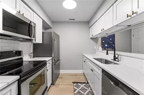 948 Saint Andrews Rch Reach #B, Chesapeake, VA 23320