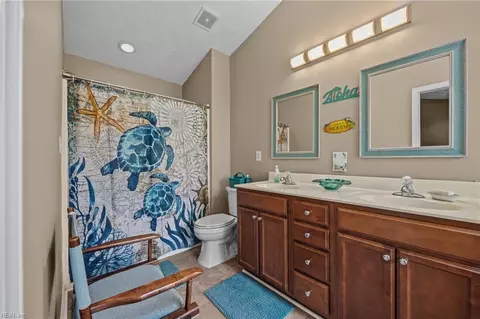 Bath - 14 Rutland Dr, Hampton, VA 23666 photo 2 of 3