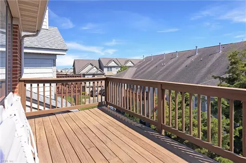 Exterior - 73 Mizzen Cir, Hampton, VA 23664 photo 5 of 7