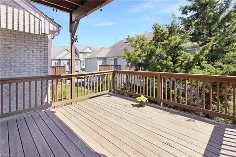 Exterior - 73 Mizzen Cir, Hampton, VA 23664 photo 4 of 7