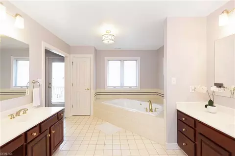 Bath - 73 Mizzen Cir, Hampton, VA 23664 photo 3 of 3