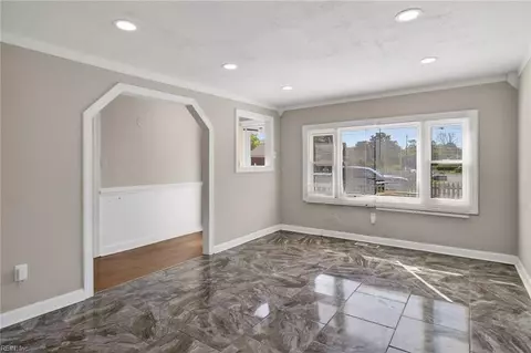 Living - 2747 Jamestown Ave, Hampton, VA 23661 photo 2 of 3