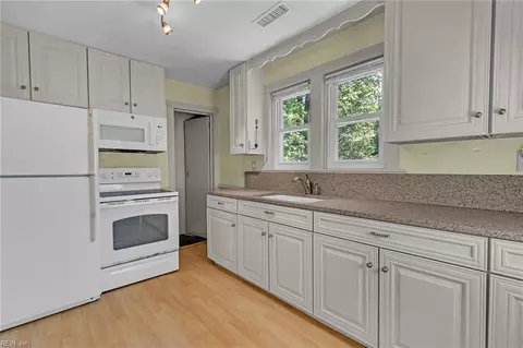 Kitchen - 59 W Point Rd, Lancaster, VA 22503 photo 2 of 2