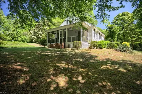 59 W Point Rd, Lancaster, VA 22503