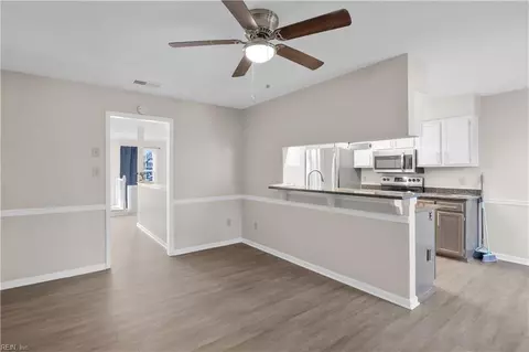 5437 Scholarship Dr, Virginia Beach, VA 23462
